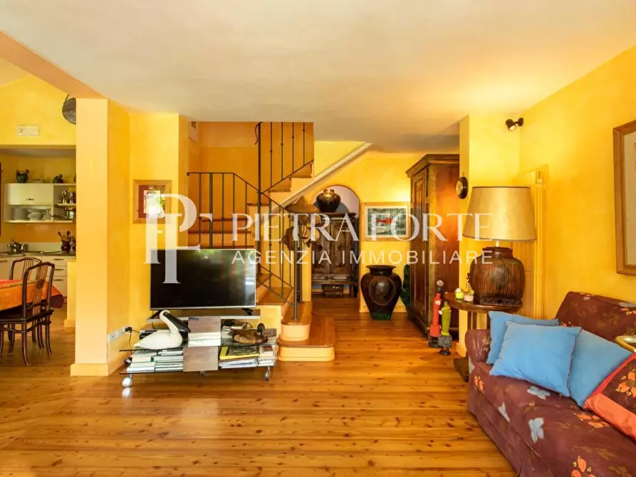 Immagine 8 di Villa in vendita  a Pietrasanta