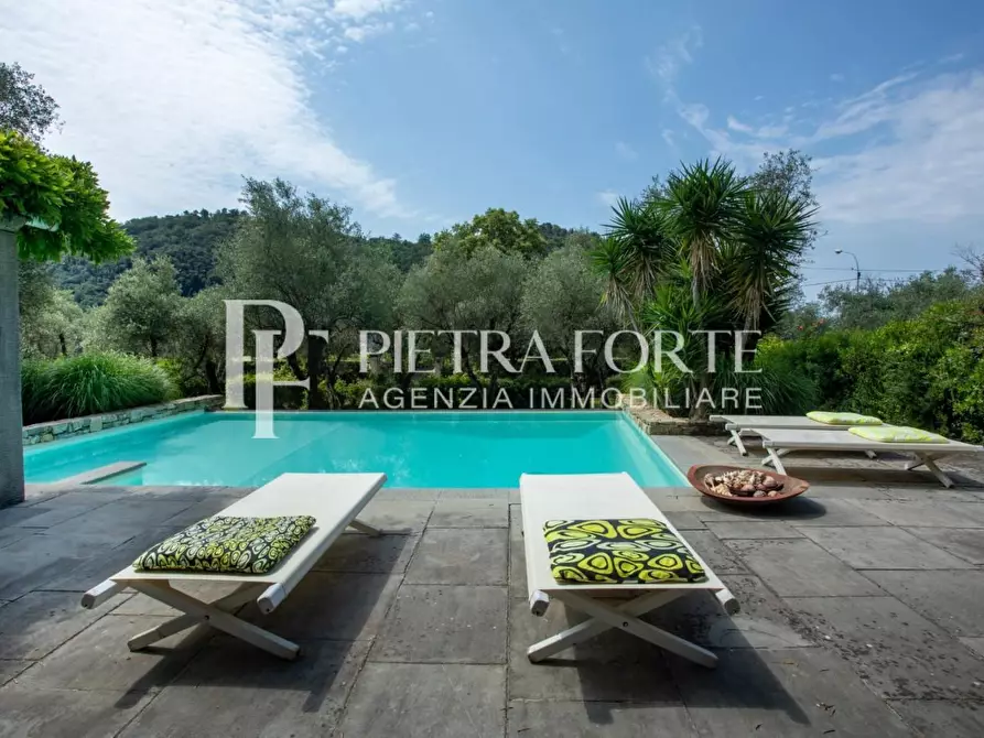 Immagine 7 di Villa in vendita  a Pietrasanta