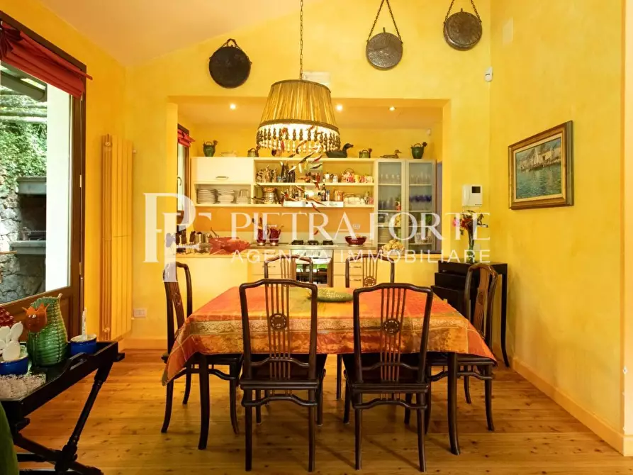 Immagine 12 di Villa in vendita  a Pietrasanta