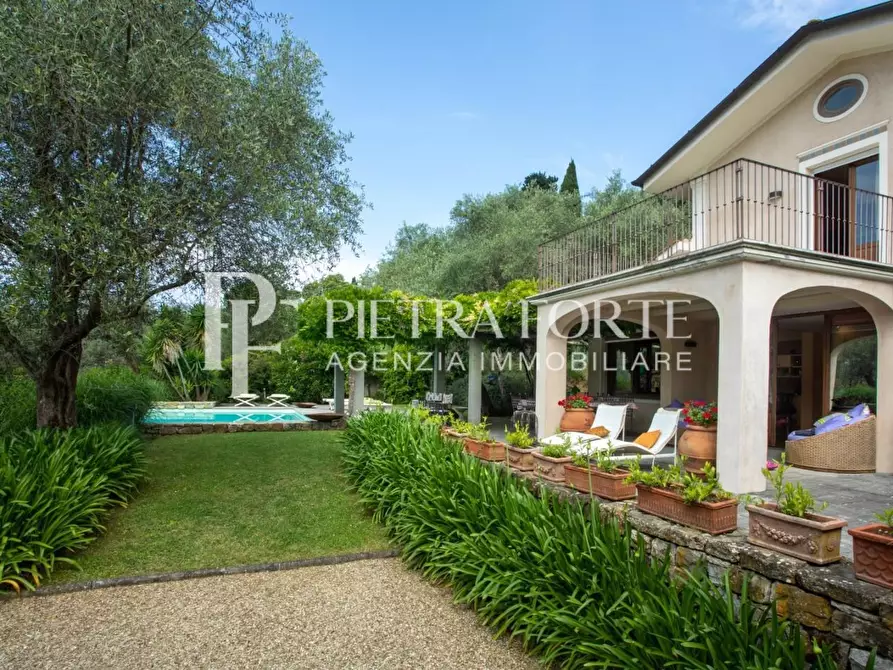 Immagine 3 di Villa in vendita  a Pietrasanta