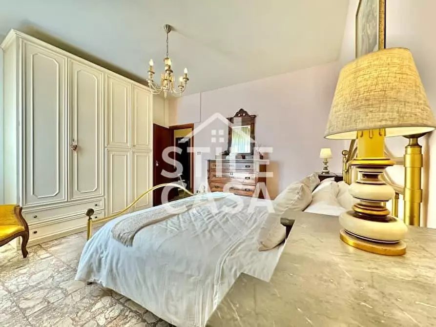 Immagine 2 di Appartamento in vendita  a Camaiore