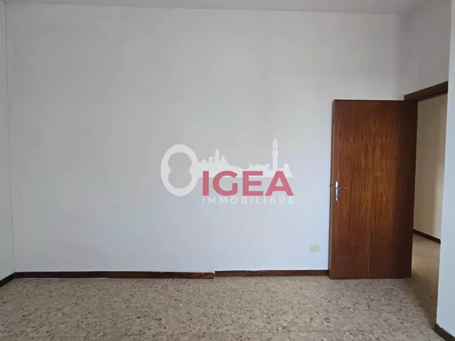 Immagine 9 di Appartamento in vendita  a Siena