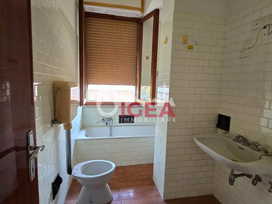 Immagine 11 di Appartamento in vendita  a Siena