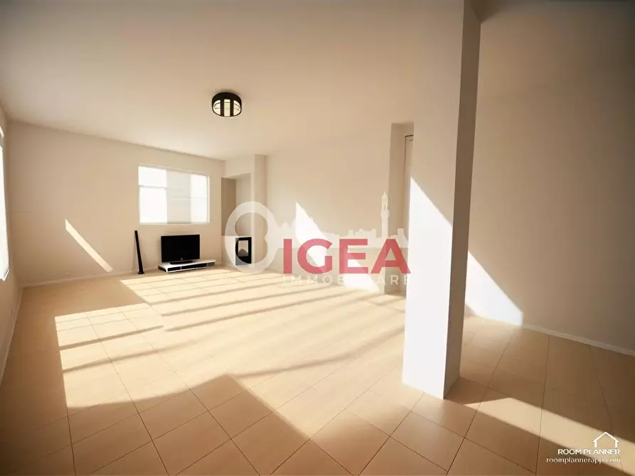 Immagine 2 di Appartamento in vendita  a Siena