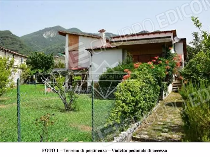 Immagine 1 di Villa in vendita  a Massa