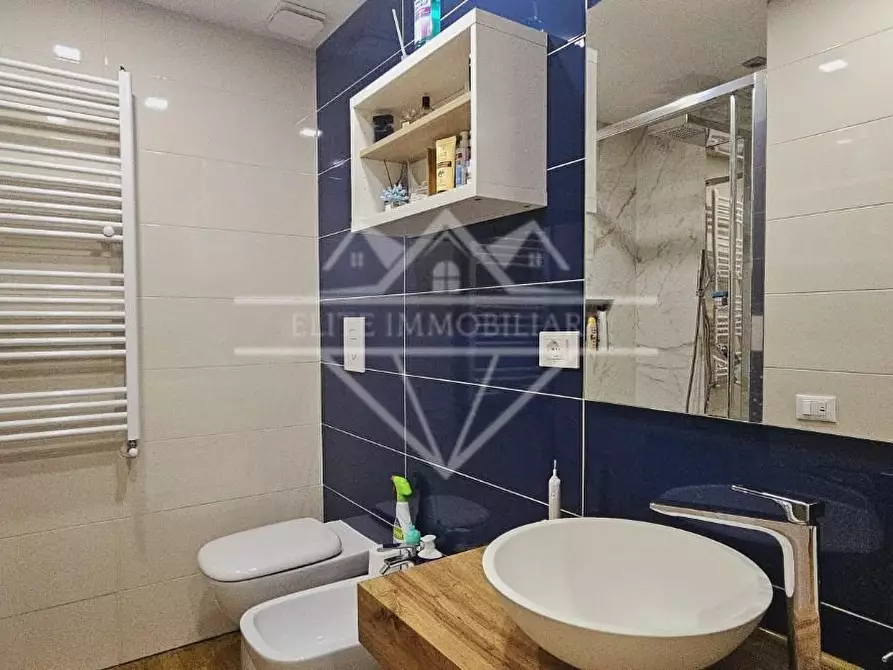 Immagine 13 di Appartamento in affitto  a Carrara