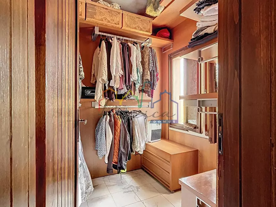 Immagine 13 di Villa in vendita  a Massa