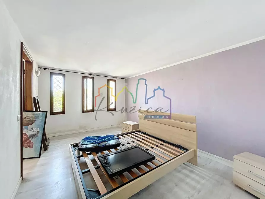 Immagine 17 di Villa in vendita  a Massa