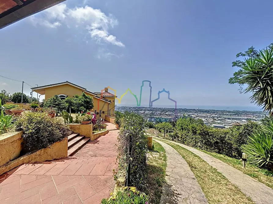 Immagine 20 di Villa in vendita  a Massa