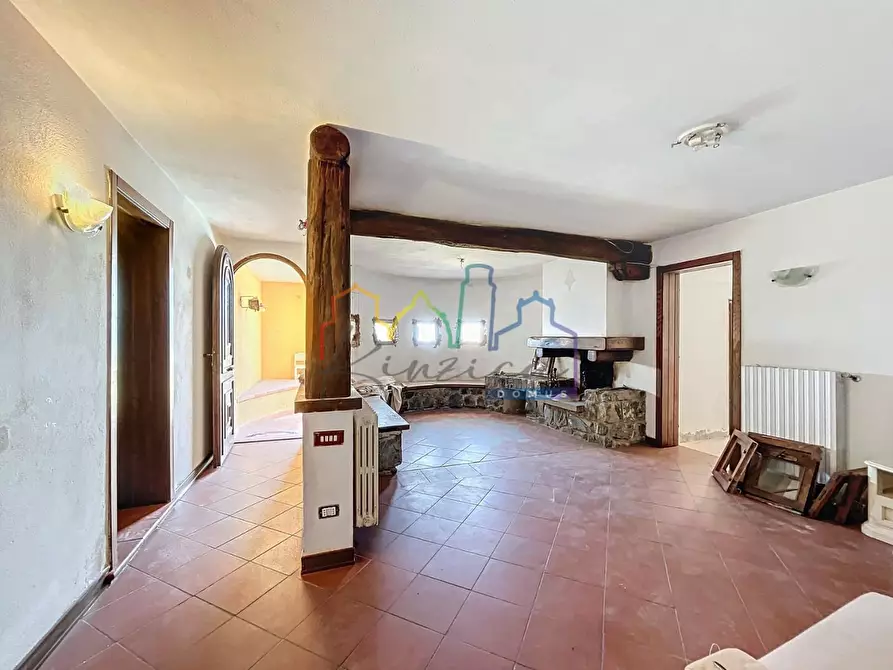 Immagine 18 di Villa in vendita  a Massa