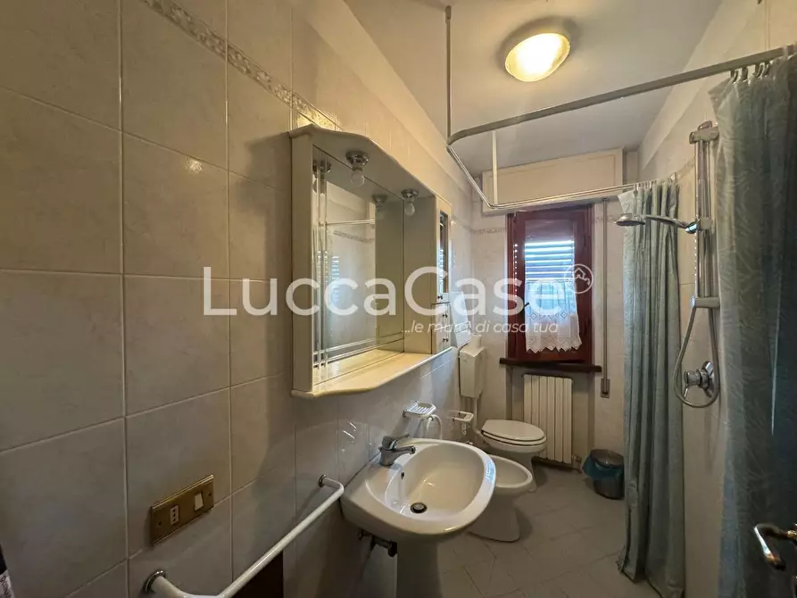 Immagine 6 di Villa in vendita  a Lucca