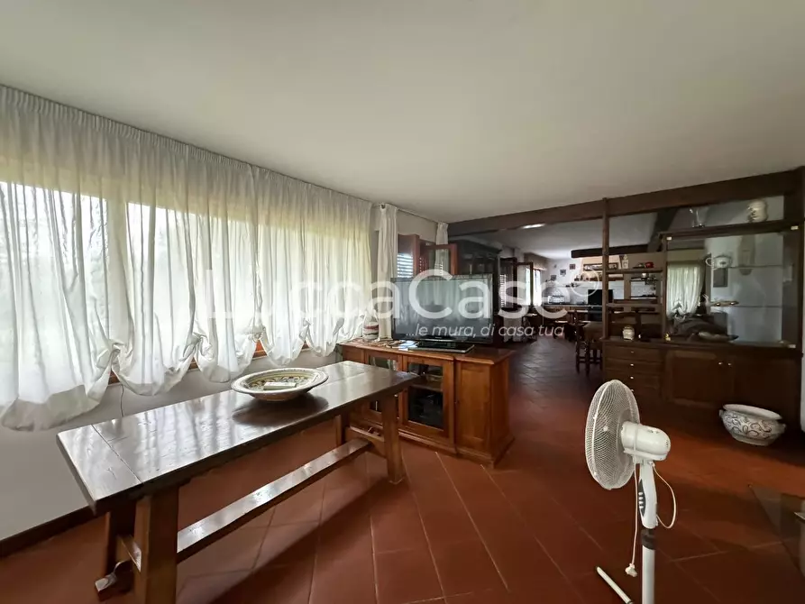 Immagine 1 di Villa in vendita  a Lucca