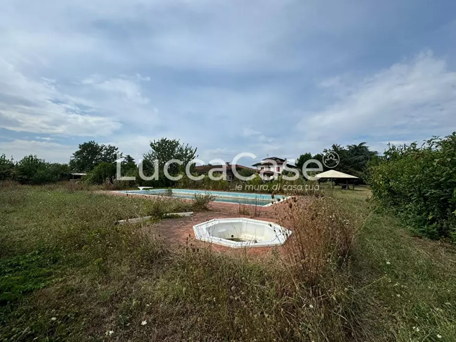 Immagine 14 di Villa in vendita  a Lucca