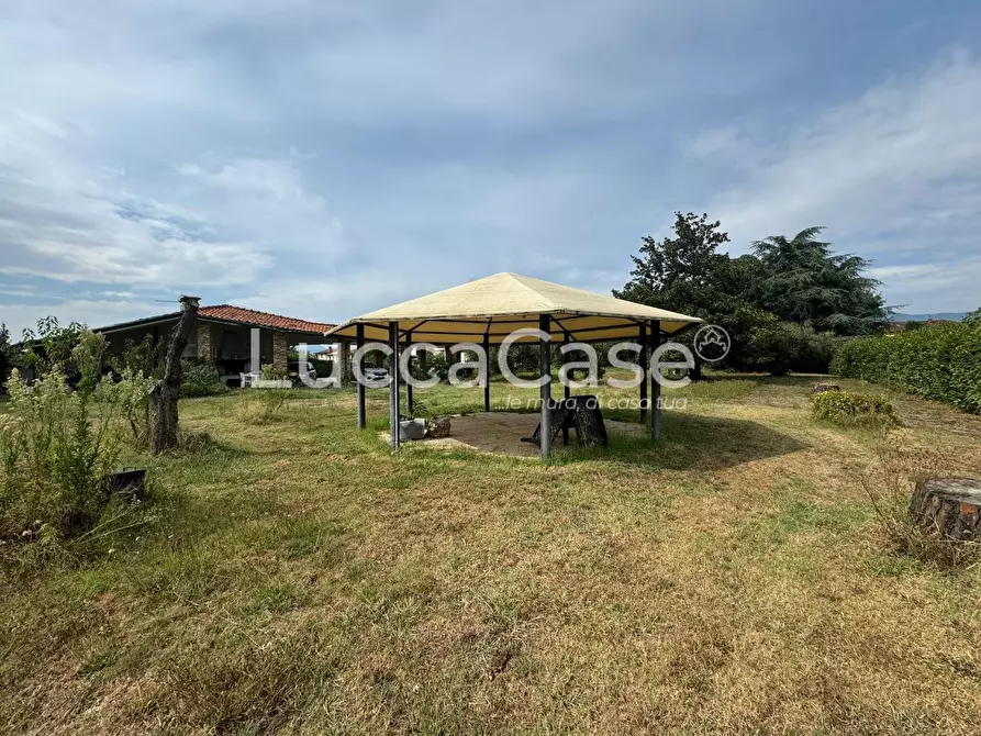 Immagine 13 di Villa in vendita  a Lucca