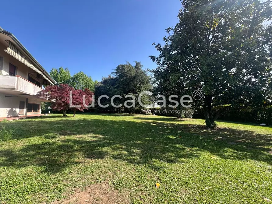 Immagine 32 di Villa in vendita  a Lucca