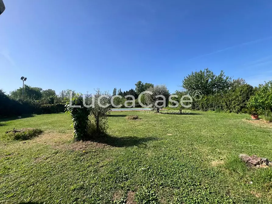 Immagine 33 di Villa in vendita  a Lucca