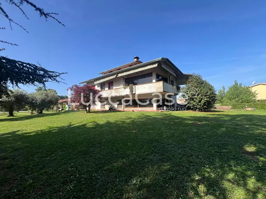 Immagine 26 di Villa in vendita  a Lucca