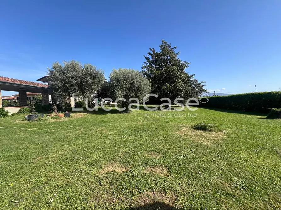 Immagine 34 di Villa in vendita  a Lucca