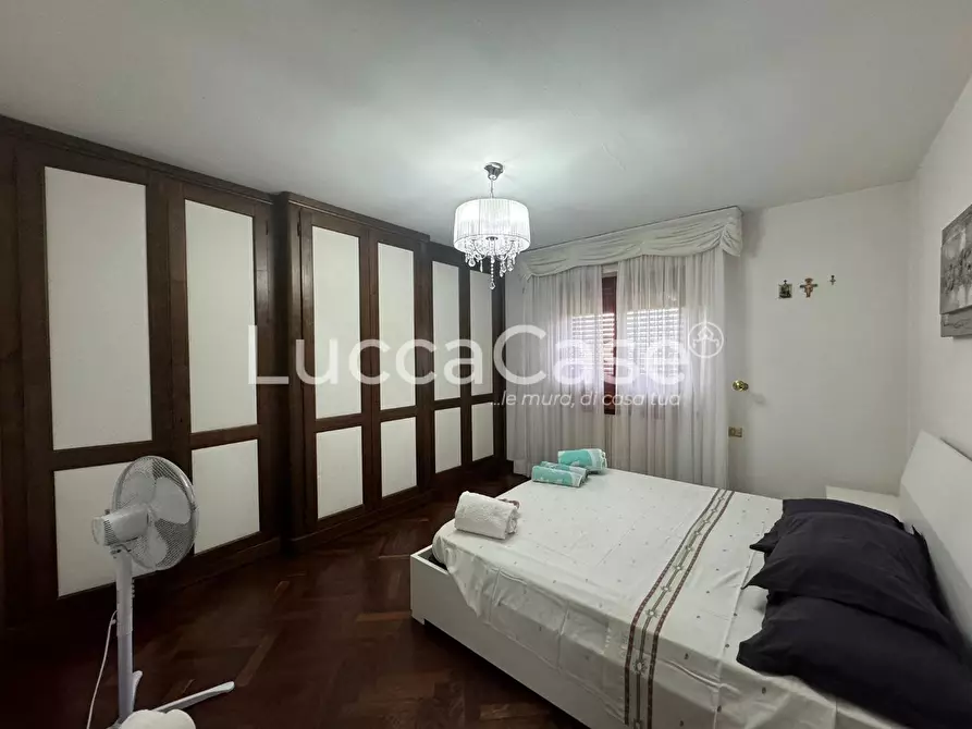 Immagine 8 di Villa in vendita  a Lucca