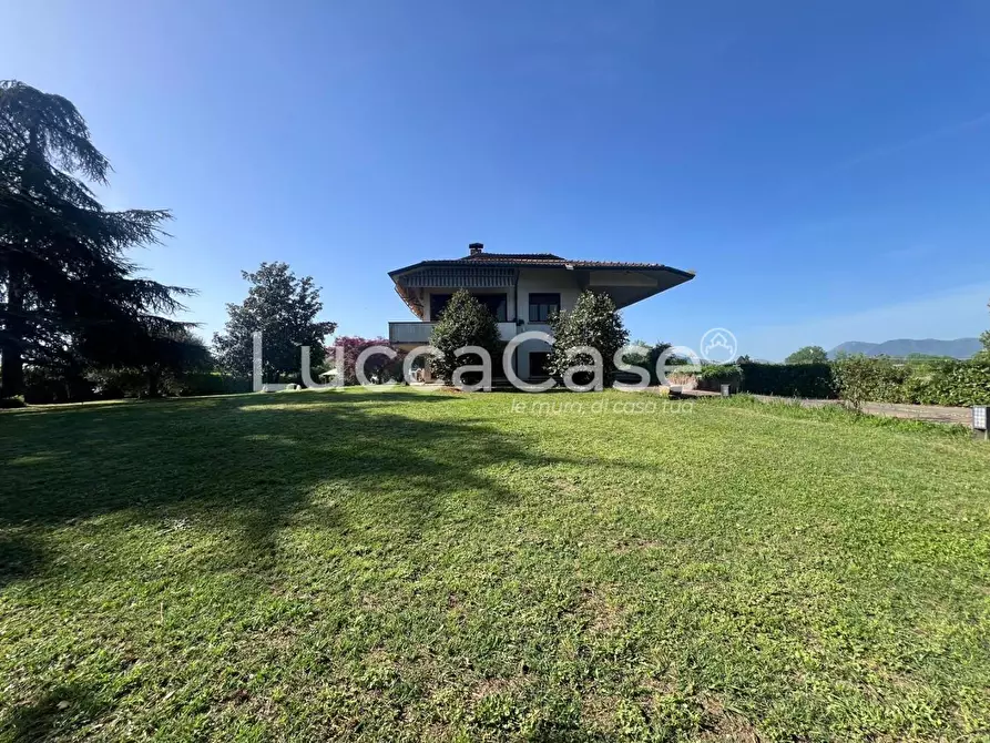 Immagine 22 di Villa in vendita  a Lucca