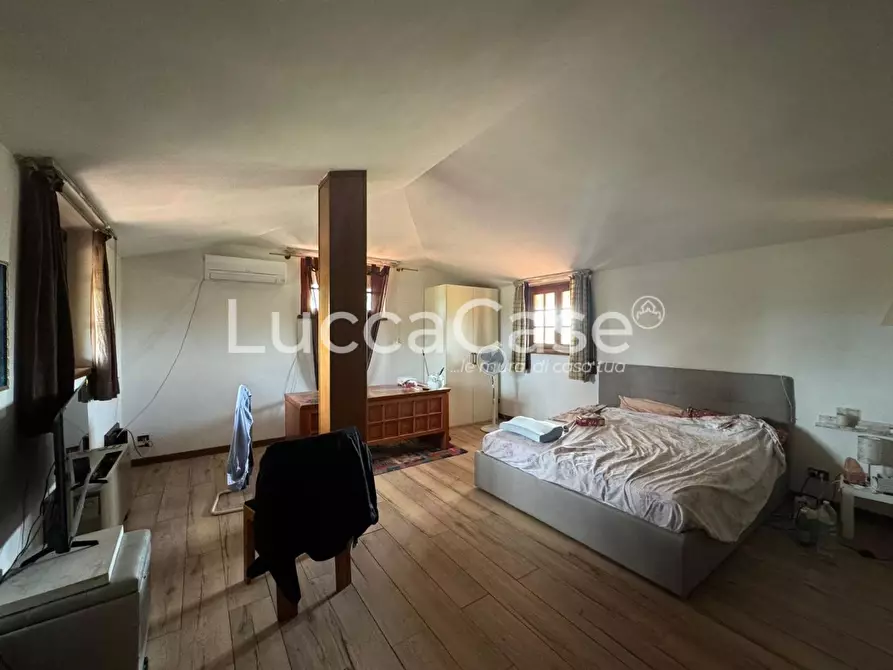 Immagine 12 di Villa in vendita  a Lucca