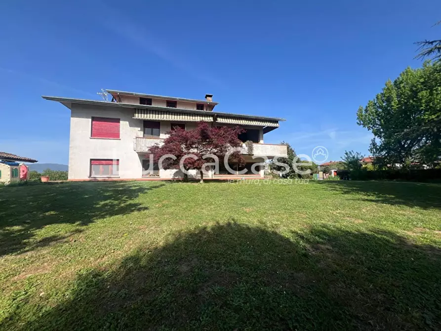 Immagine 27 di Villa in vendita  a Lucca