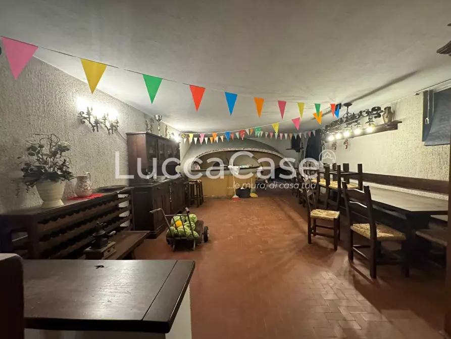 Immagine 10 di Villa in vendita  a Lucca