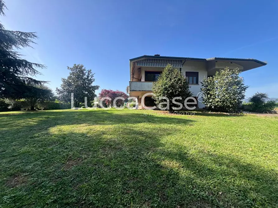 Immagine 24 di Villa in vendita  a Lucca
