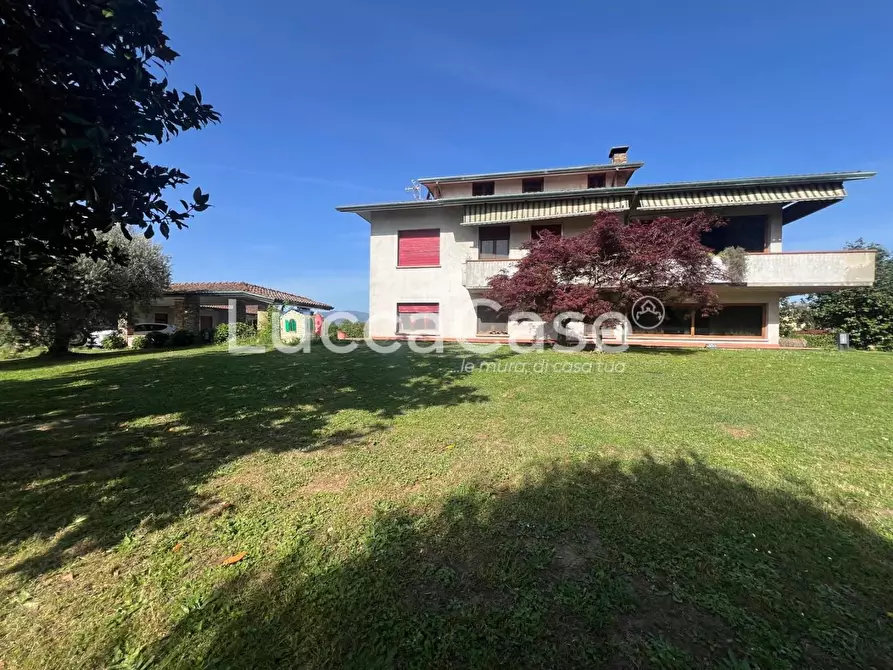 Immagine 29 di Villa in vendita  a Lucca