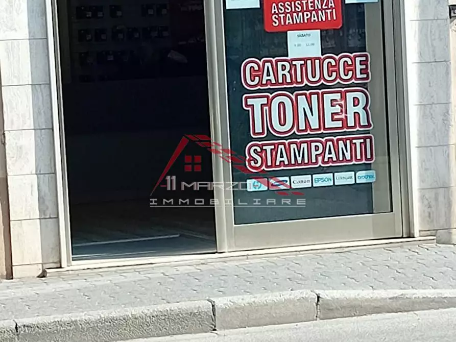 Immagine 2 di Attività commerciale in vendita  a Cascina