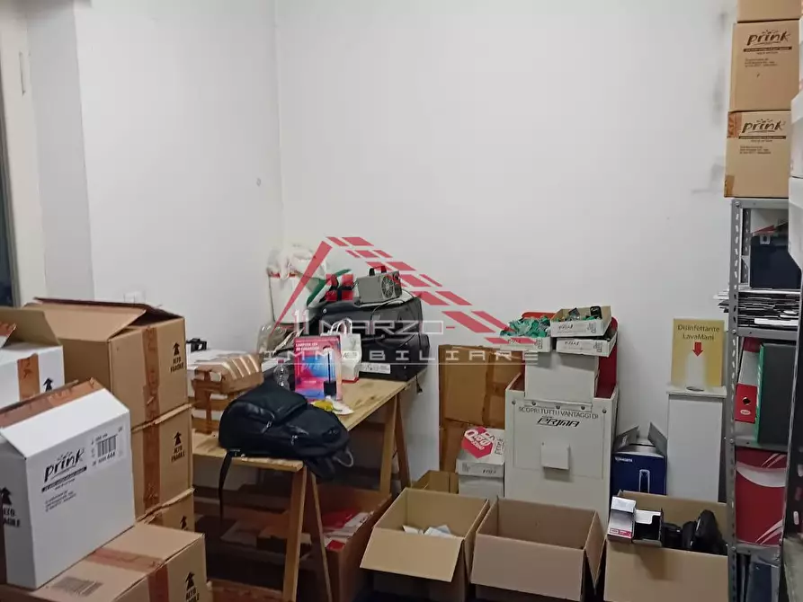 Immagine 13 di Attività commerciale in vendita  a Cascina