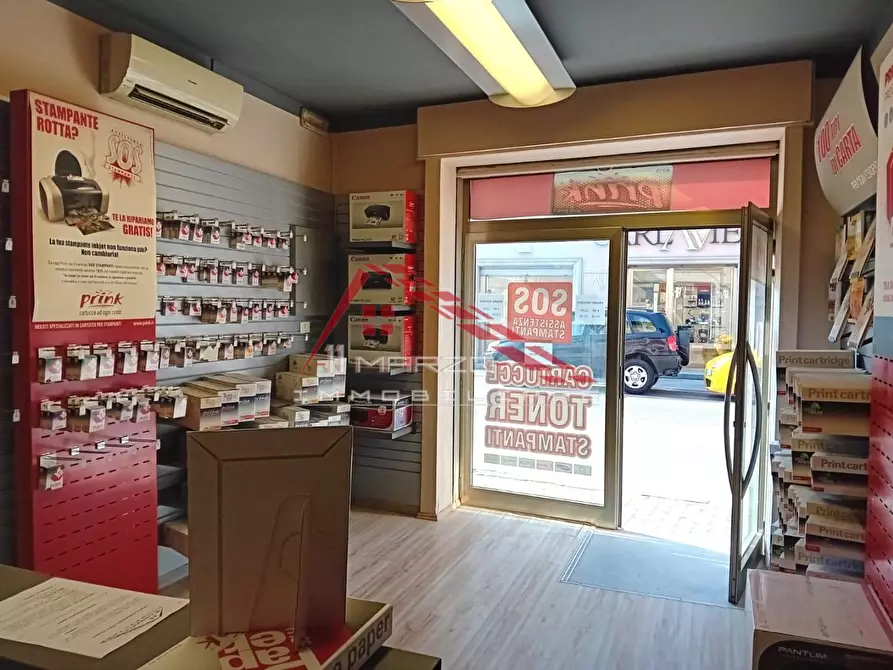 Immagine 4 di Attività commerciale in vendita  a Cascina