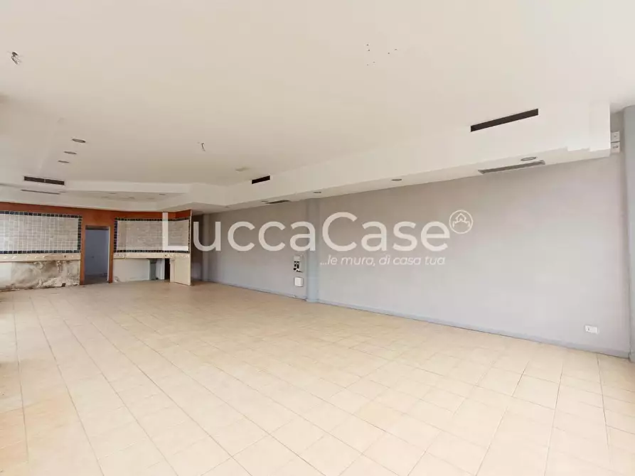 Immagine 4 di Locale commerciale in affitto  a Porcari