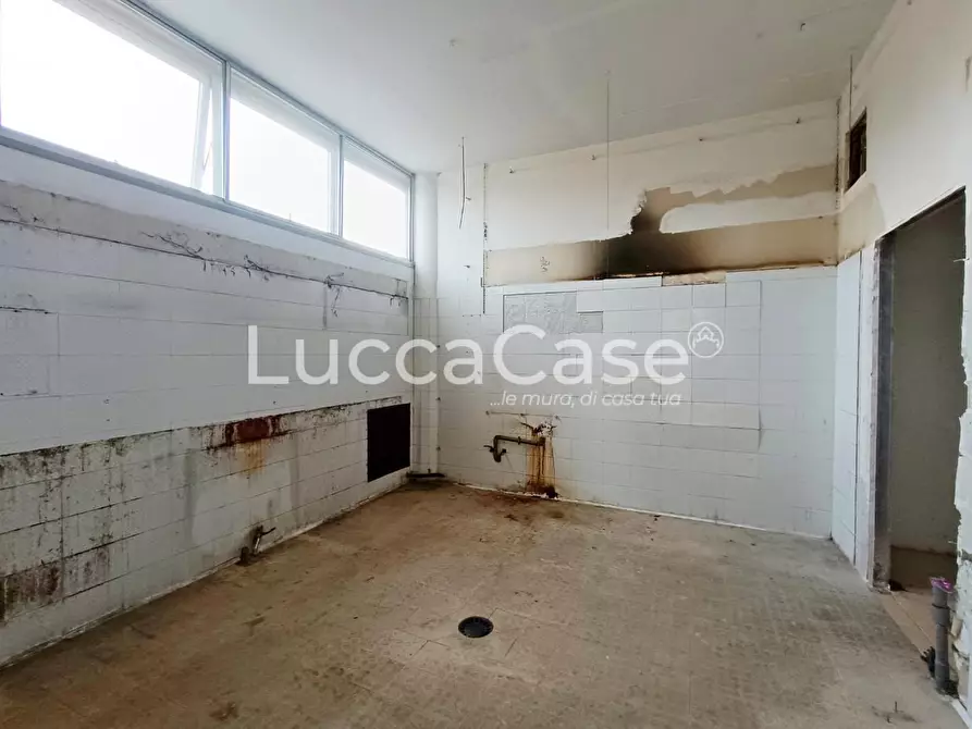 Immagine 5 di Locale commerciale in affitto  a Porcari