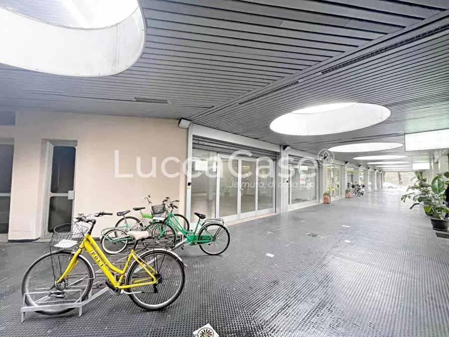 Immagine 6 di Negozio in affitto  a Lucca