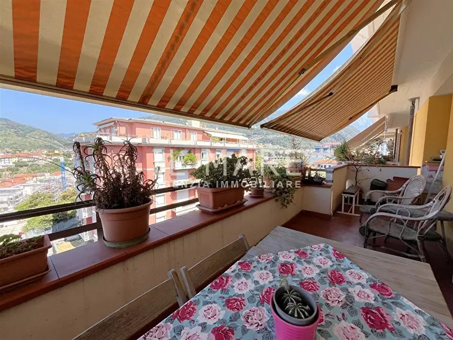 Immagine 2 di Appartamento in vendita  a Massa