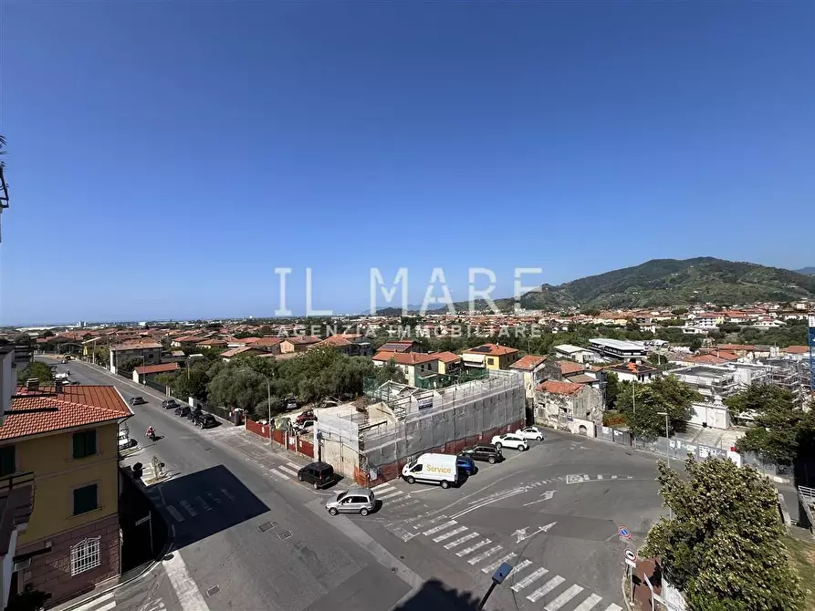 Immagine 3 di Appartamento in vendita  a Massa