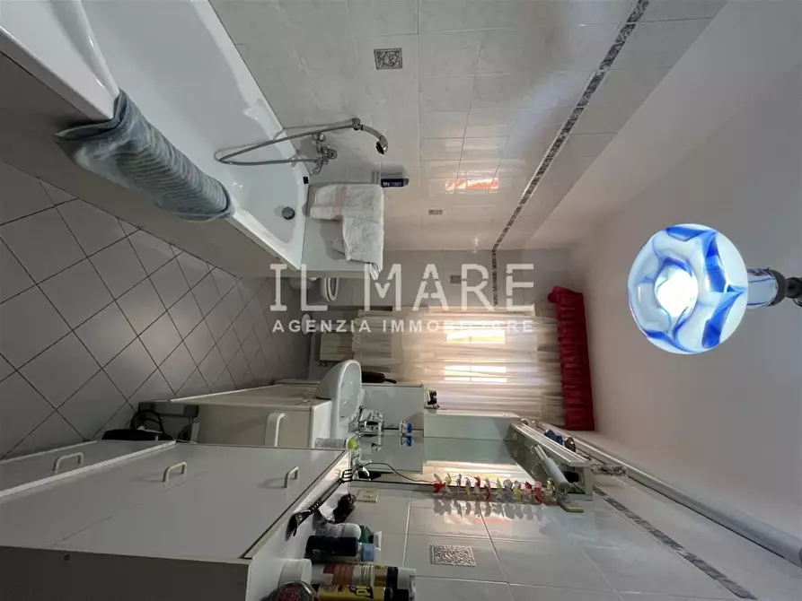 Immagine 13 di Appartamento in vendita  a Massa