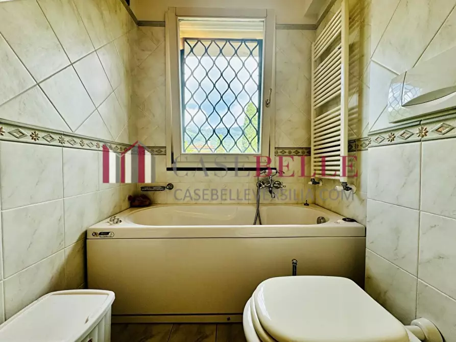 Immagine 25 di Casa indipendente in vendita  a Massa