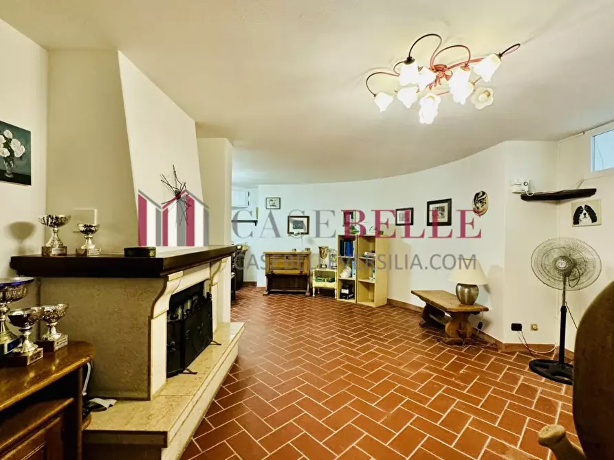 Immagine 1 di Casa indipendente in vendita  a Massa