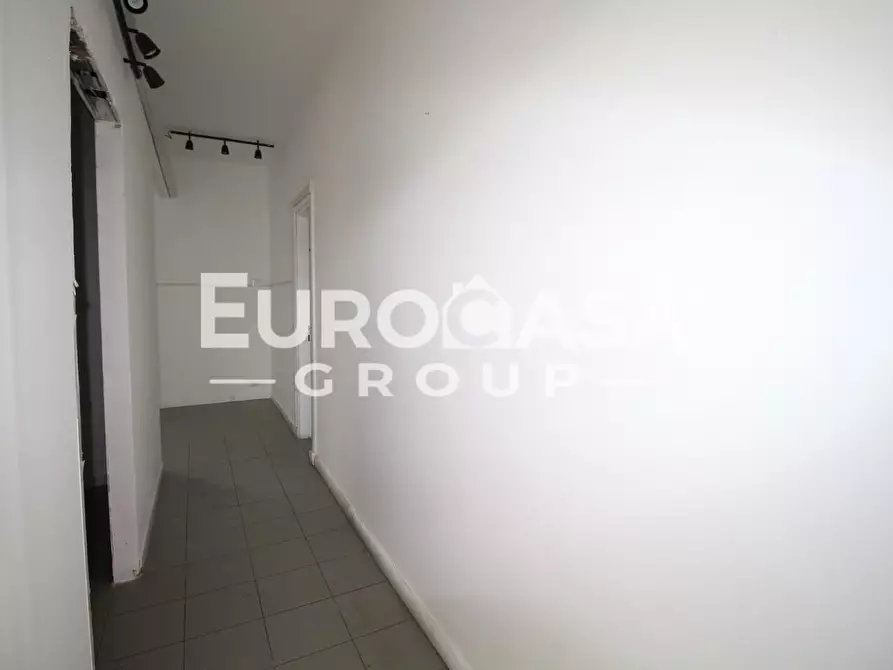 Immagine 20 di Locale commerciale in affitto  a Capannori