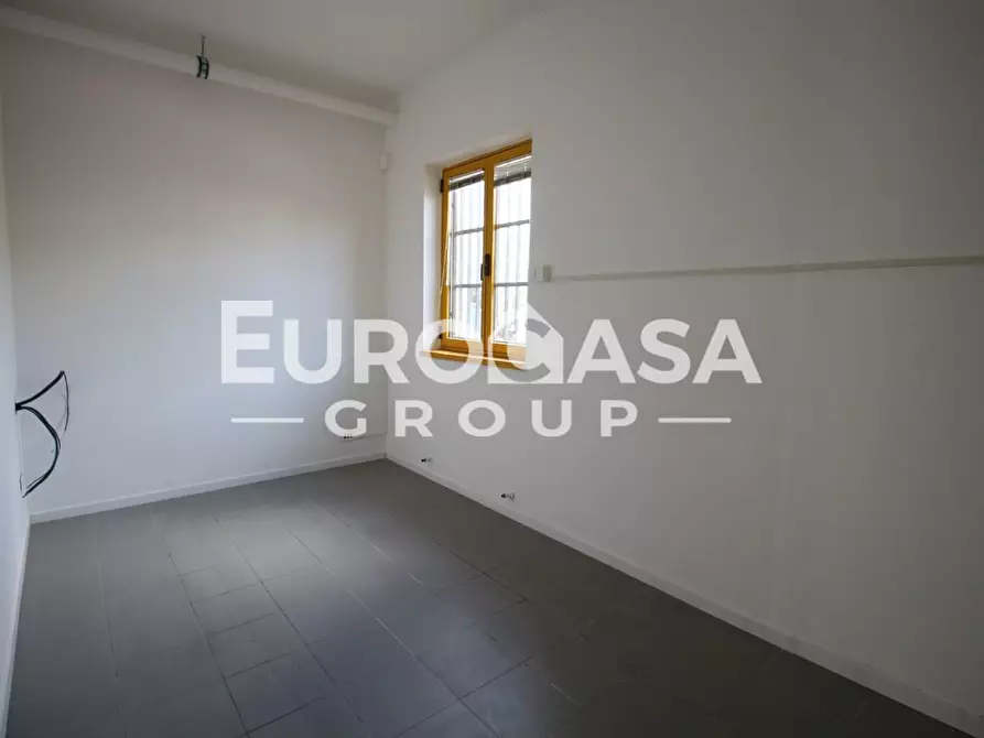 Immagine 4 di Locale commerciale in affitto  a Capannori