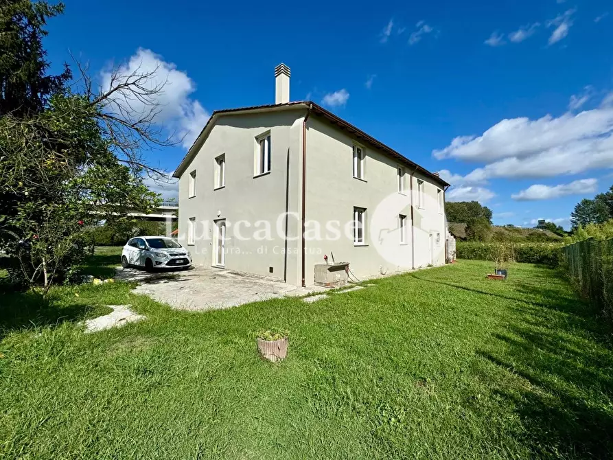 Immagine 1 di Casa indipendente in vendita  a Lucca