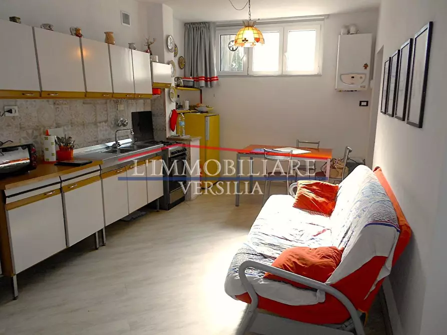 Immagine 2 di Appartamento in vendita  a Carrara