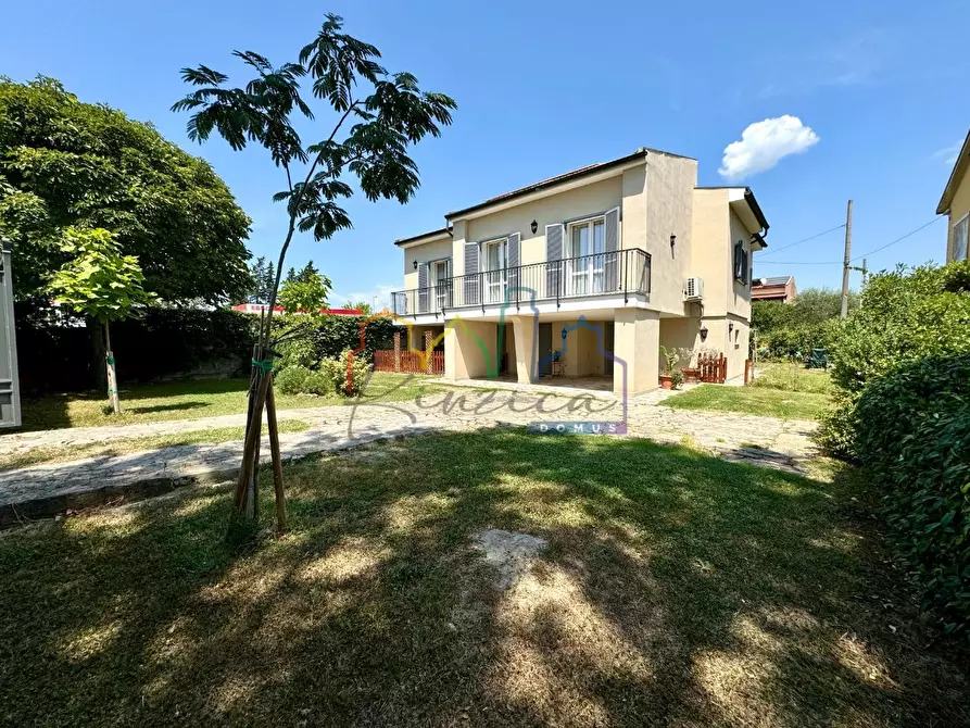 Immagine 1 di Villa in vendita  a San Giuliano Terme