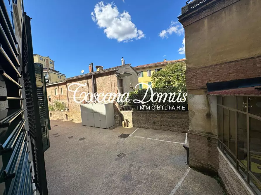 Immagine 21 di Appartamento in vendita  a Siena