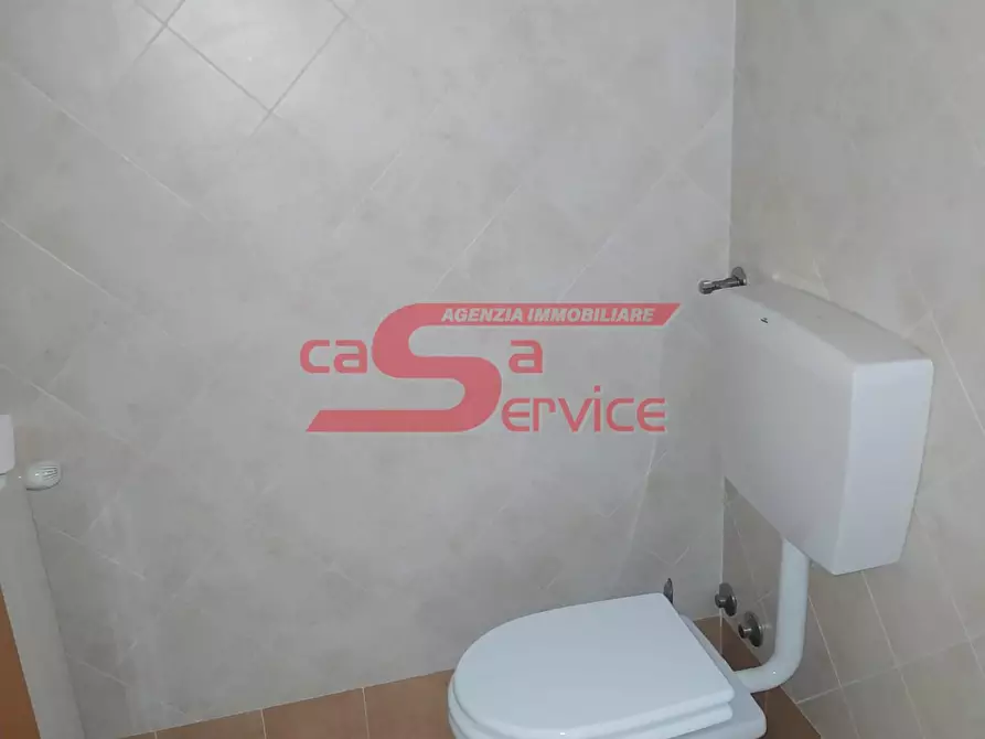 Immagine 11 di Ufficio in affitto  a Monsummano Terme