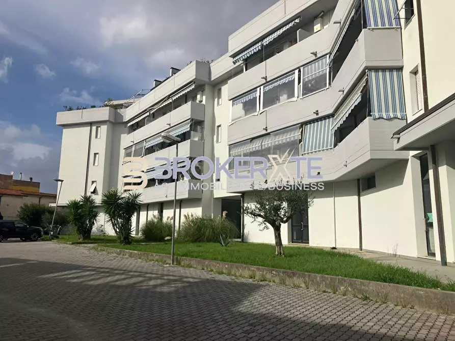 Immagine 12 di Appartamento in vendita  a Carrara