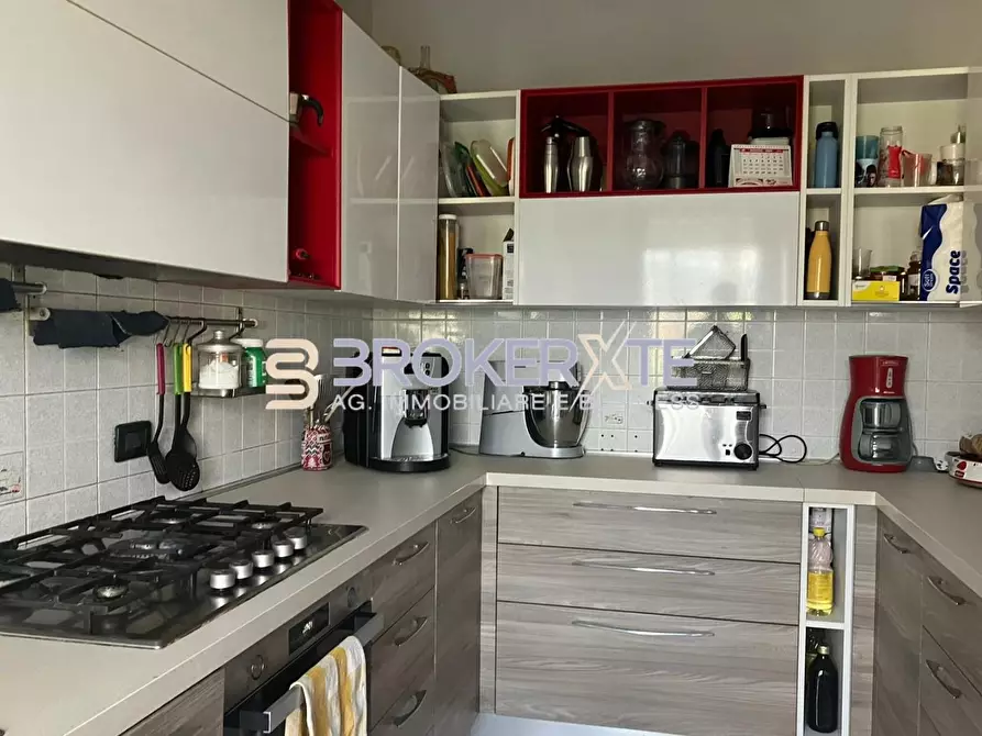 Immagine 2 di Appartamento in vendita  a Carrara