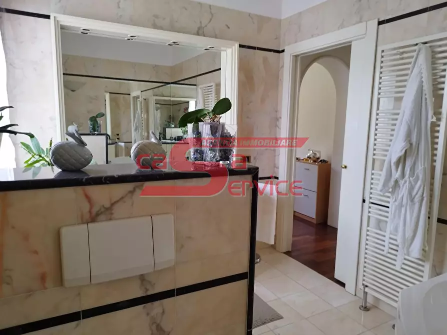 Immagine 17 di Villa in vendita  a Montecatini Terme